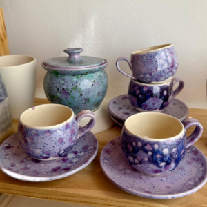 Service à Café Mauve Image pour le site L'Atelier by CéramiKa, créateur de pièces uniques et de collection, façonnées à la main.Image pour le site L'Atelier by CéramiKa, créateur de pièces uniques et de collection, façonnées à la main.